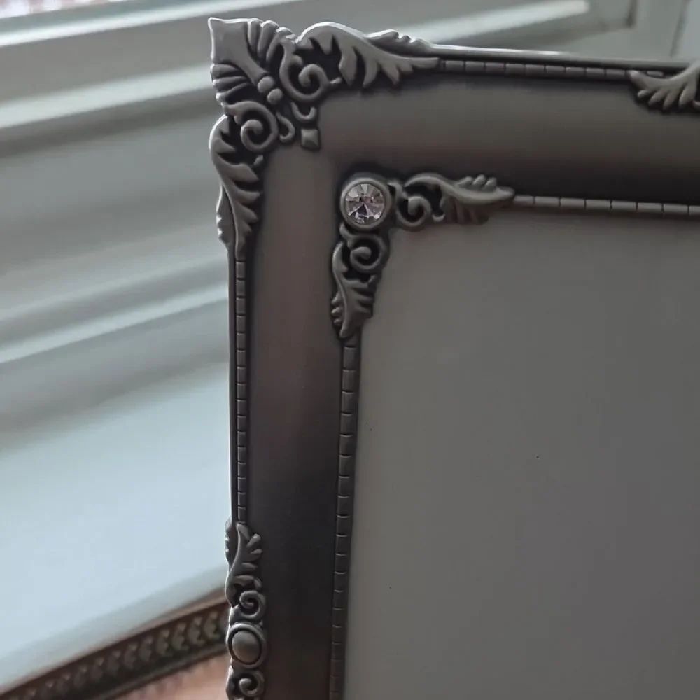 Elegant Silver Photo Frame - Picture 2 of 9